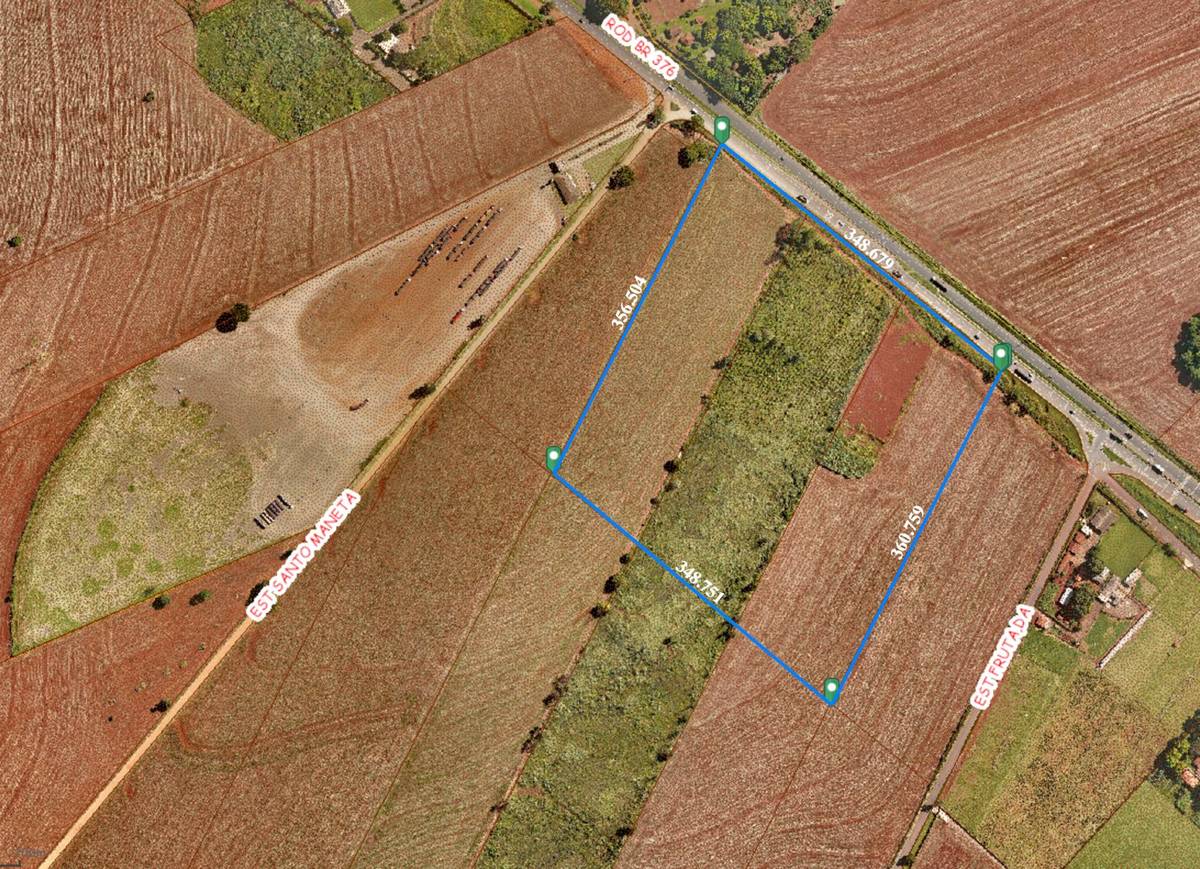 Terreno com limite demarcado visto de cima, em Maringá