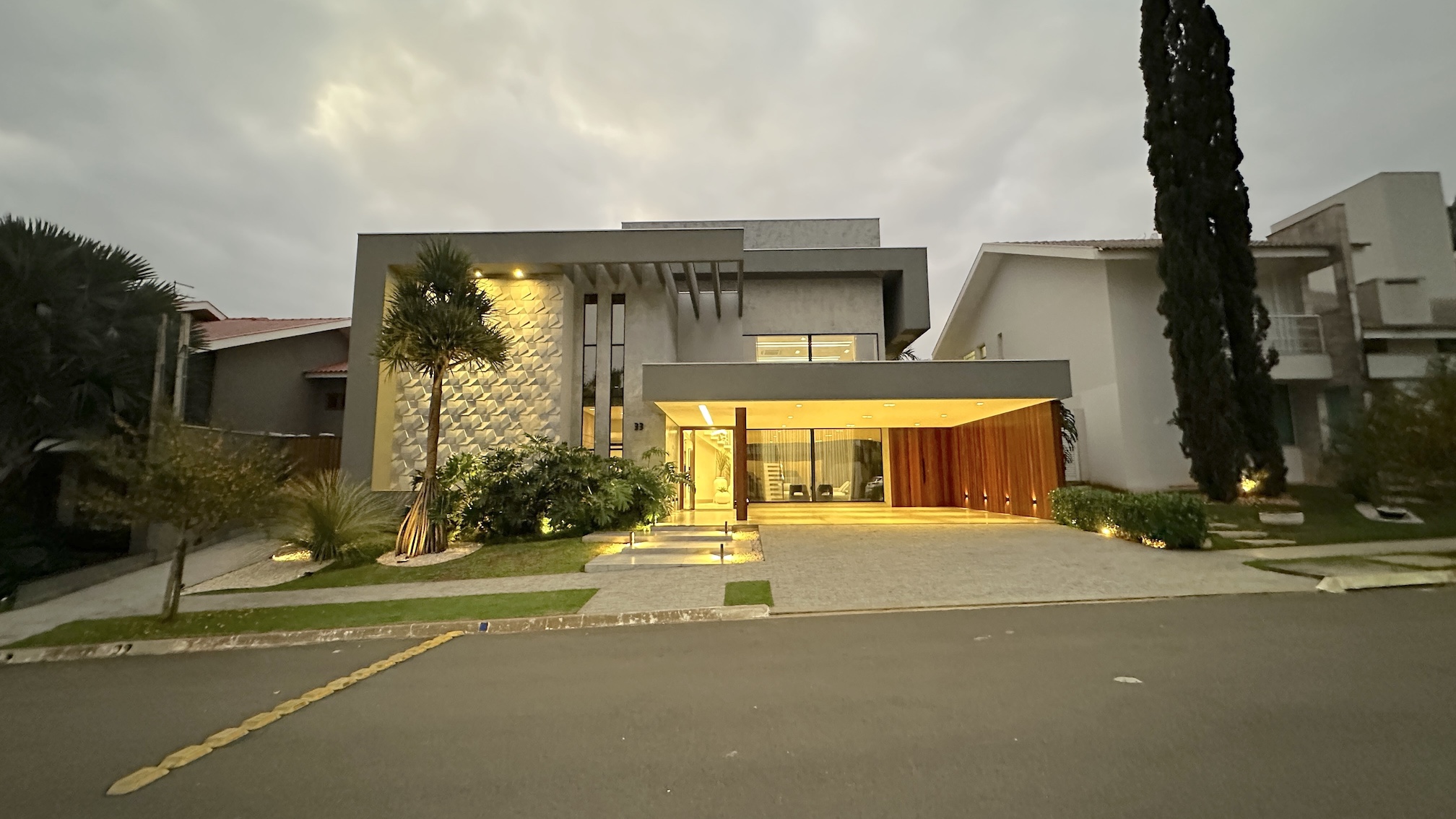Casa a venda no Condominio Imperial em Maringá com 4 suítes.
